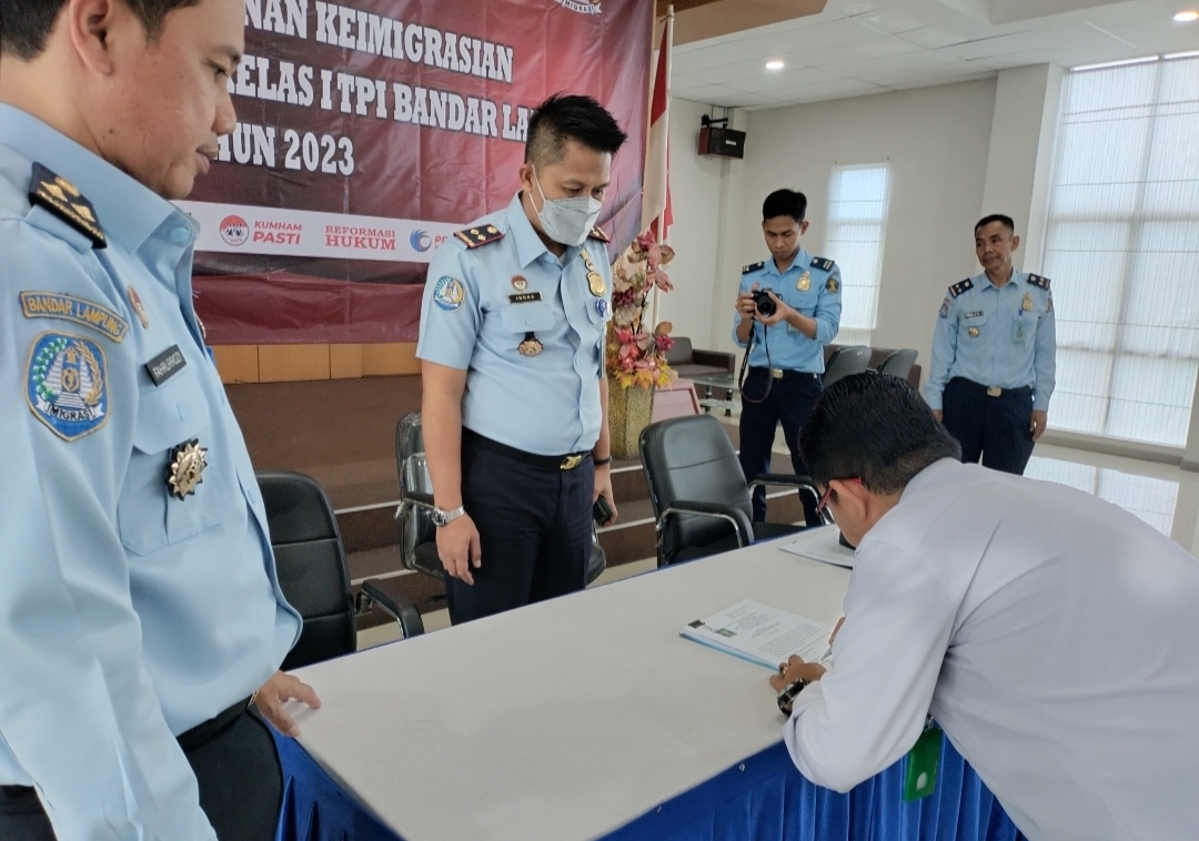 Menuju WBK 2023, Kantor Imigrasi Kelas I TPI Bandar Lampung Kedepankan 'Mengan Pai' 