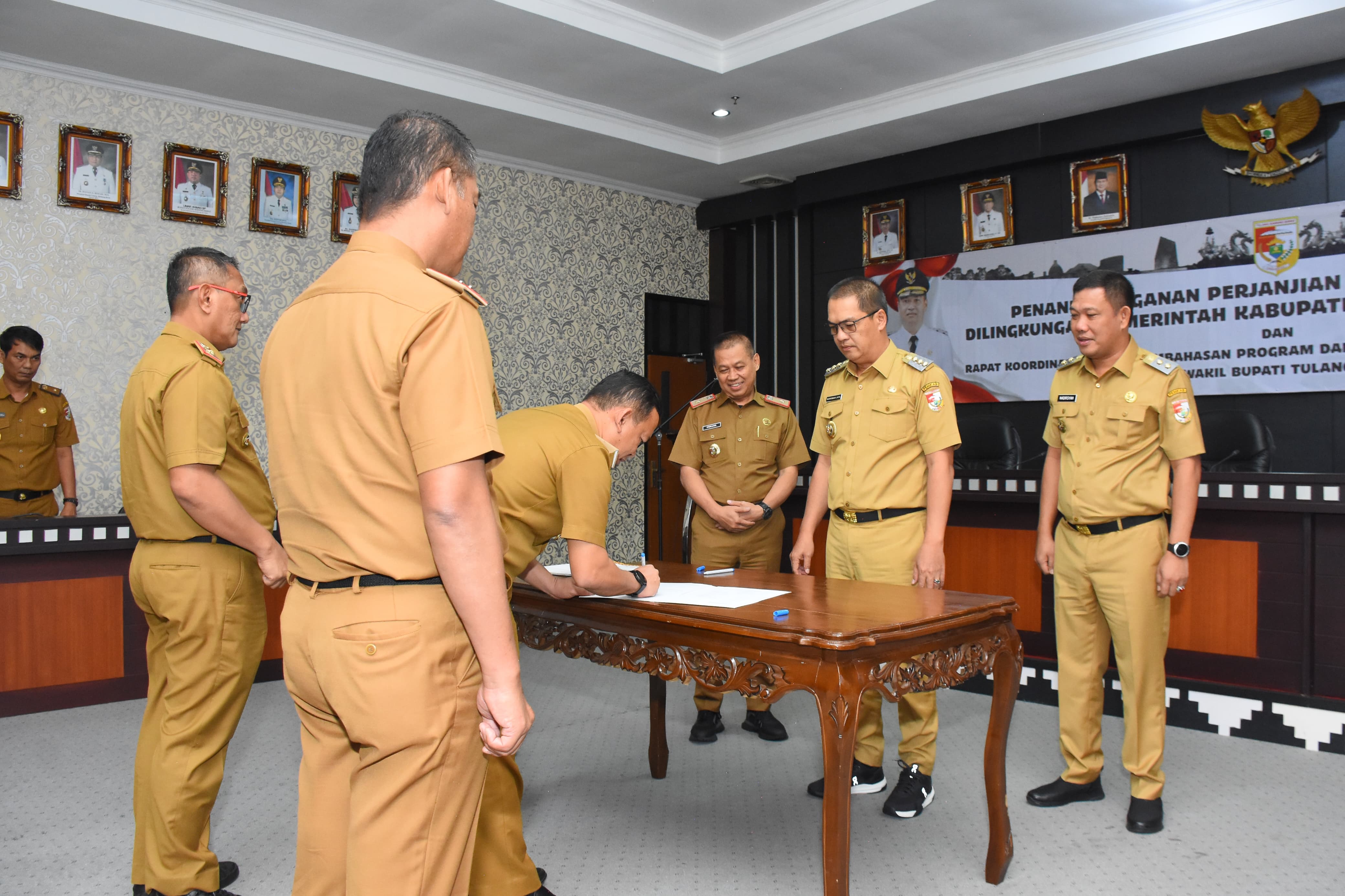 Gelar Penandatanganan Perjanjian Kerja 2025, Novriwan Minta Seluruh ASN Siap Terima Tantangan Baru 