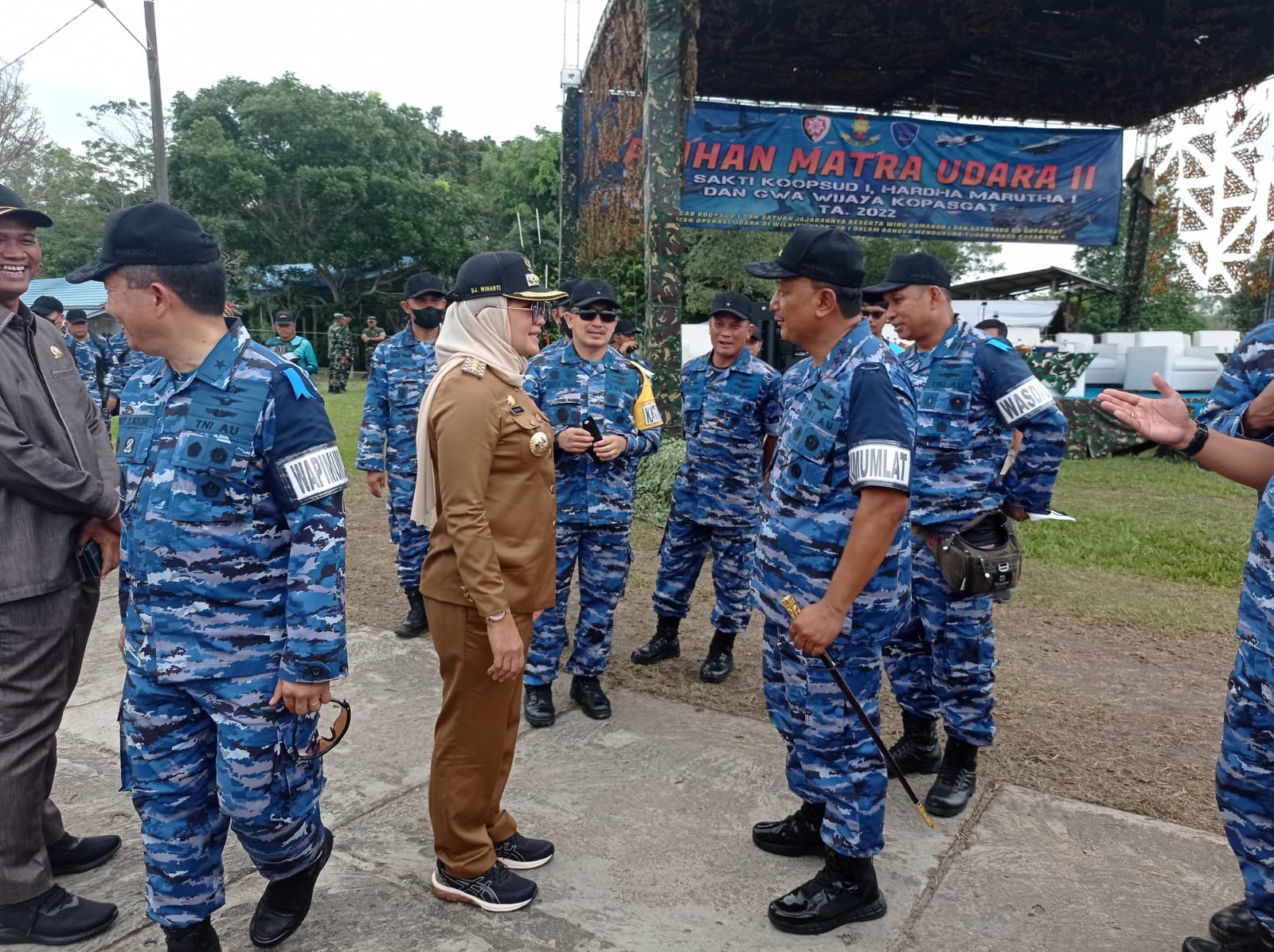 Saksikan Latihan Tempur Jalak Sakti, Winarti: Terimakasih, Masyarakat Kami Bangga dan Bahagia Menontonnya