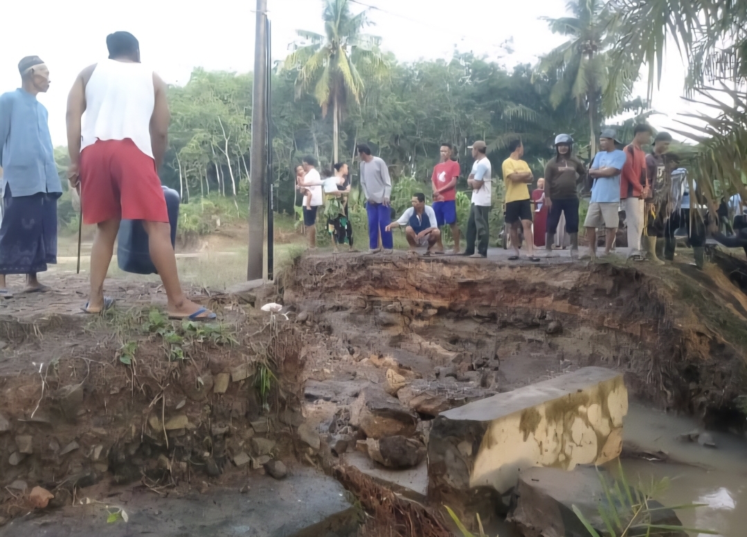 Curah Hujan Tinggi, Akses Kampung Tanjung Dalom Menuju Ibukota Bumi Agung Terputus