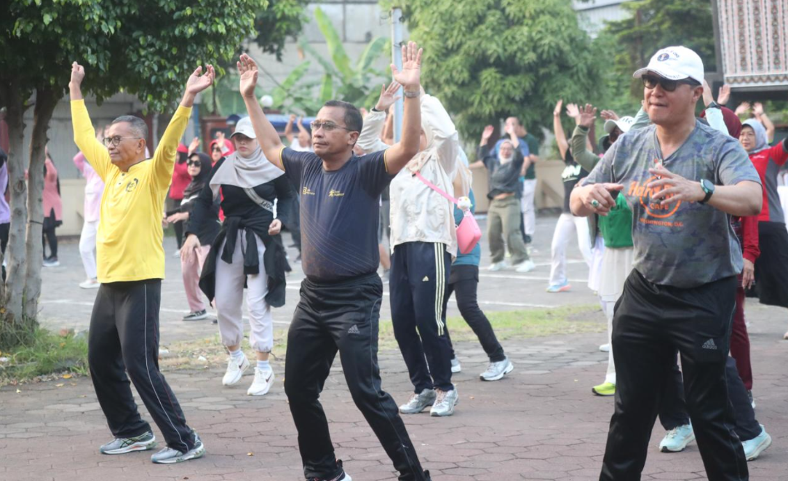 Dirut BPJS Kesehatan Ikut Senam Dahlan Iskan, Risiko Serangan Jantung dan Diabetes Disebut Bisa Menurun
