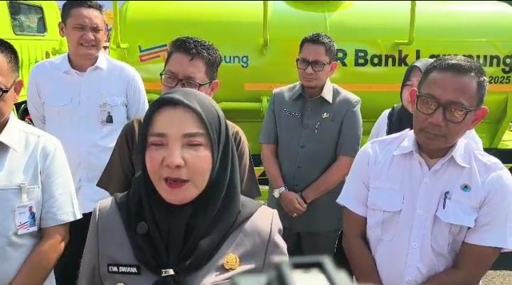 Pemkot Bandar Lampung Terima Hibah Truk Limbah Senilai Rp656 Juta dari Bank Lampung