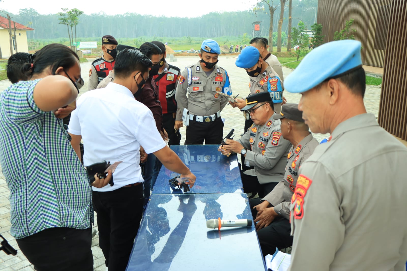 Antisipasi, Polres Tubaba Cek Senpi Personel