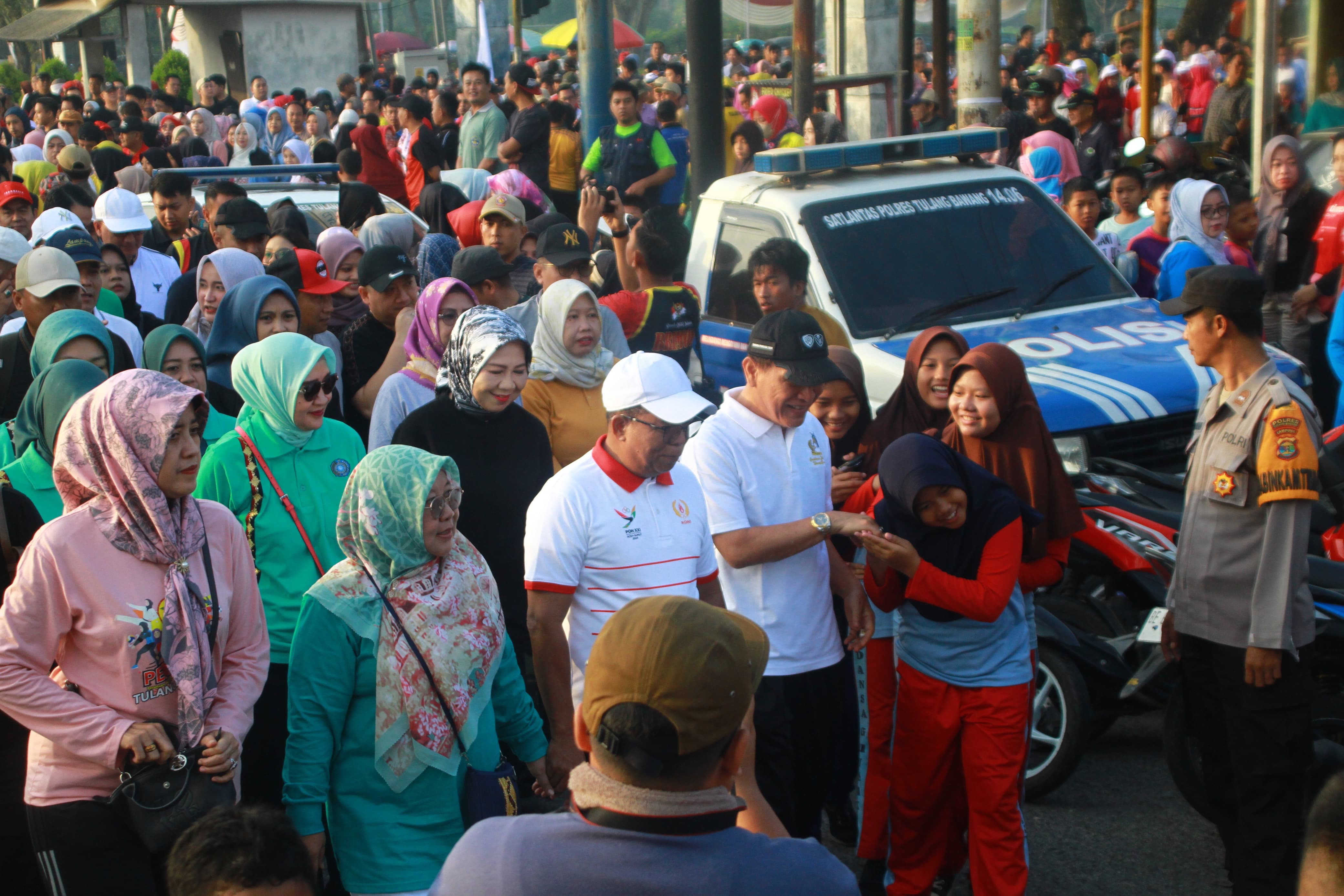 Kunker ke Tulang Bawang, Pj. Gubernur Lampung Samsudin Jalan Sehat Bareng Masyarakat dan Pj. Bupati