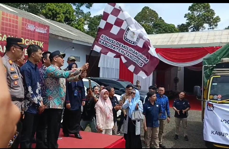 Pj Bupati Tanggamus Lepas Pendistribusian Logistik Pilkada 2024, Diawali untuk Dua Kecamatan