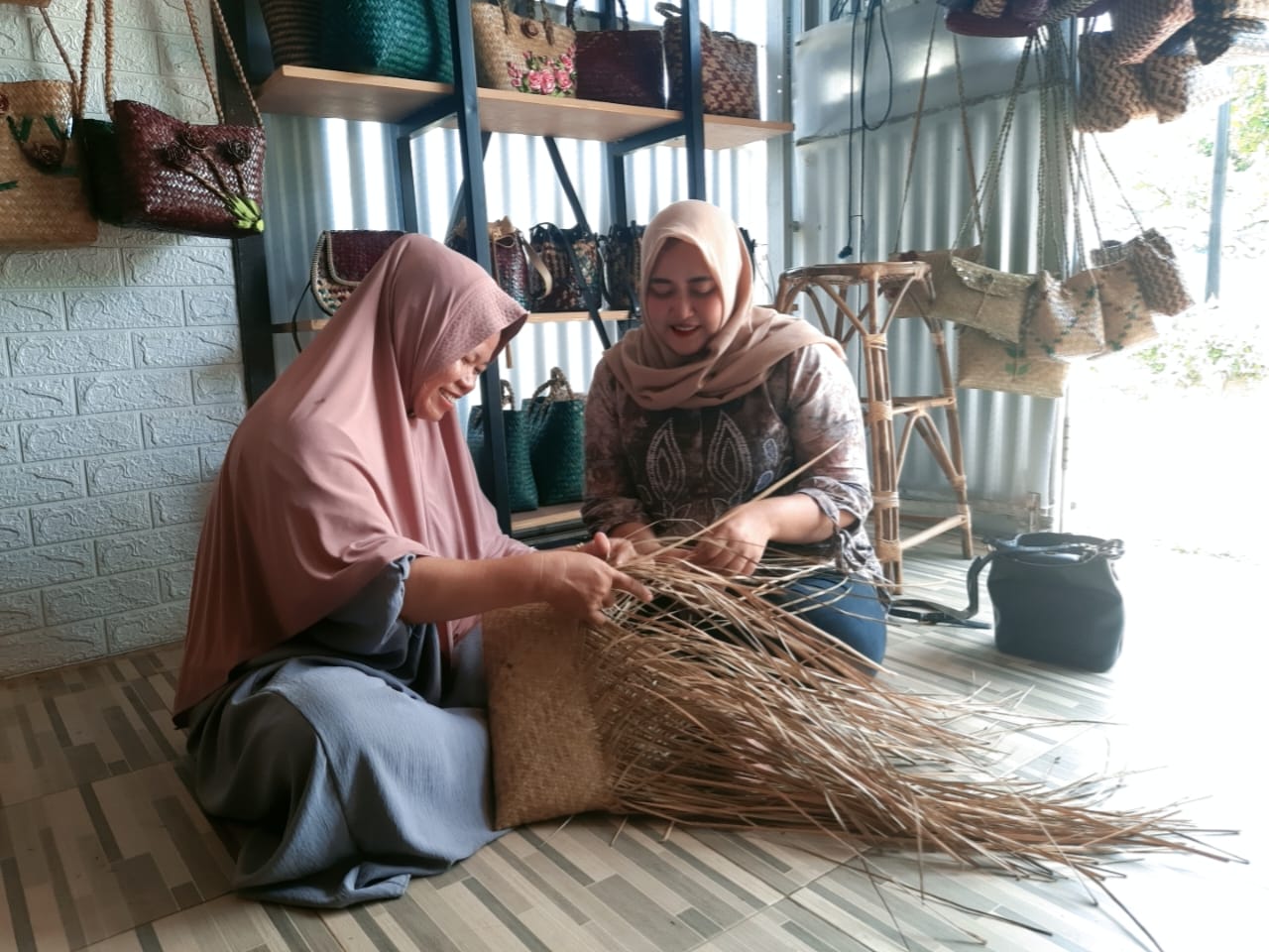 Menengok Cerita Mantri BRI di Banjar, Dari Aktor Inklusi Keuangan Hingga Kesejahteraan Keluarga Meningkat