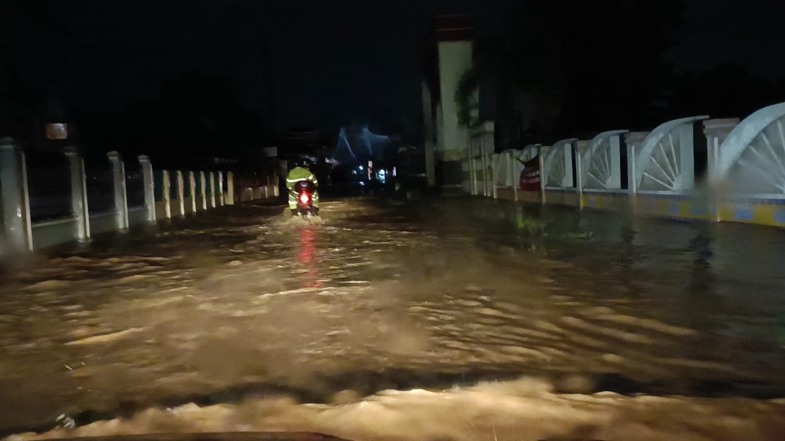 Banjir di Bandar Lampung, Jalan Pagar Alam Gang PU Ditutup 