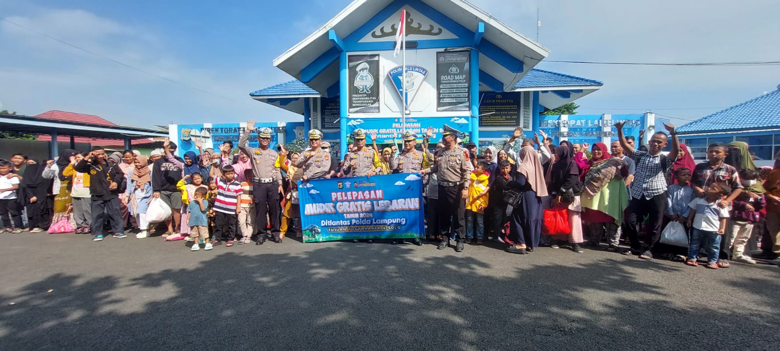 Ditlantas Polda Lampung Berangkatkan 240 Orang Mudik Gratis Tujuan Jogjakarta dan Solo