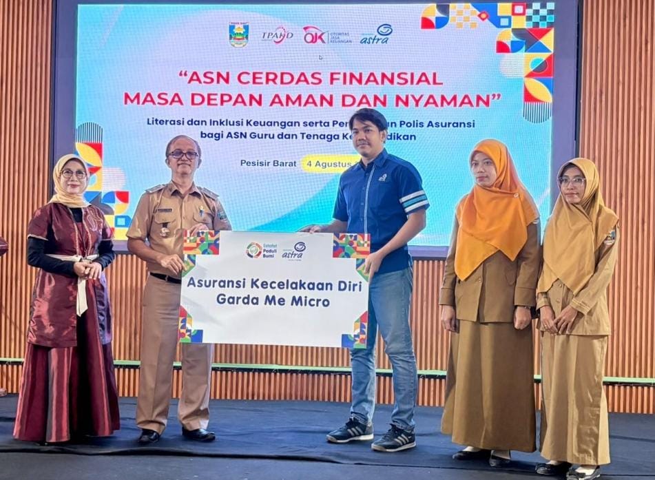OJK Lampung Kolaborasi Proteksi 150 ASN Guru di Pesisir Barat, Tekan Gap Literasi dan Pinjol Ilegal