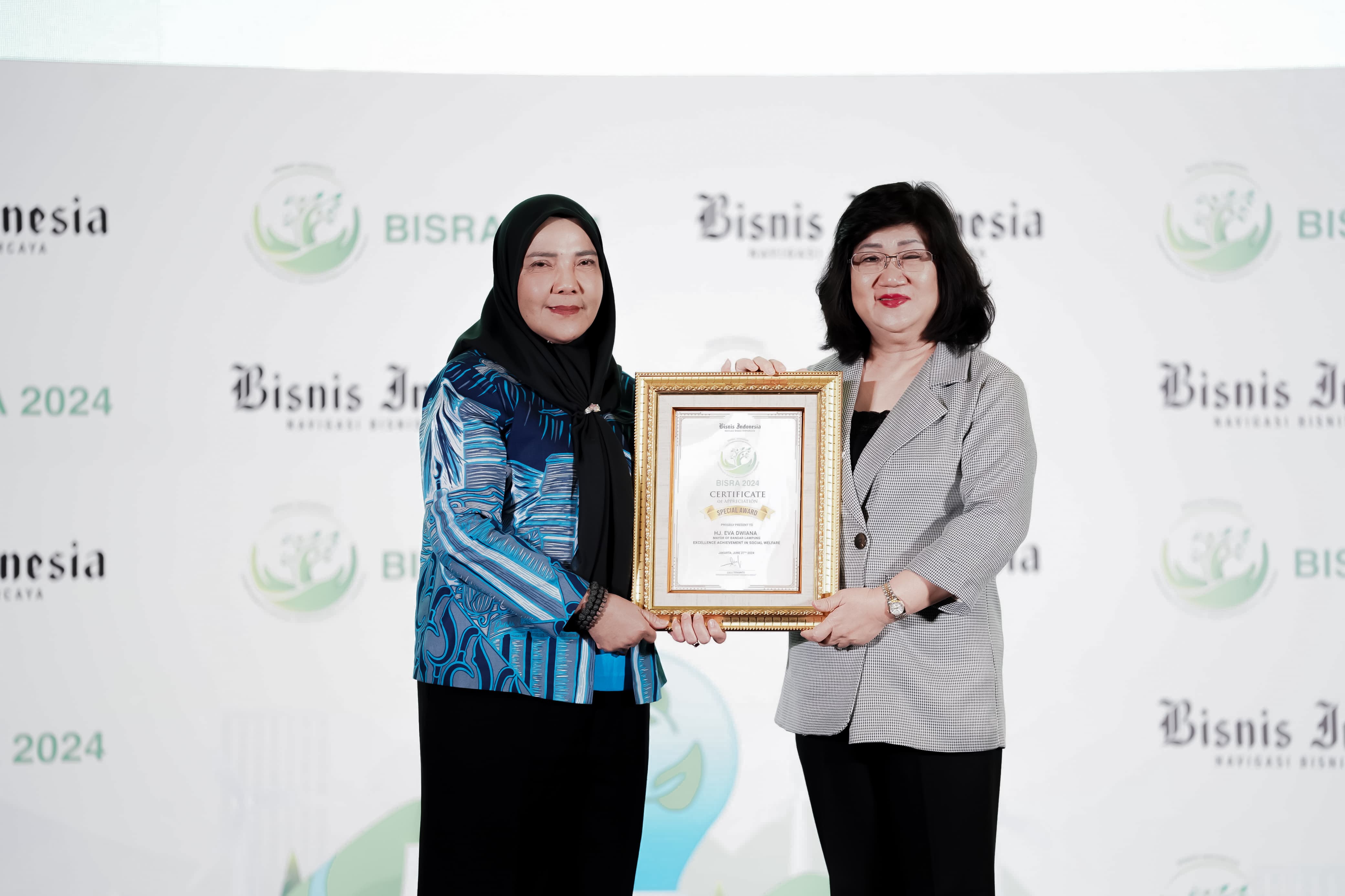 Dalam Sepekan, Dua Penghargaan Diterima Wali Kota Bandar Lampung Eva Dwiana 