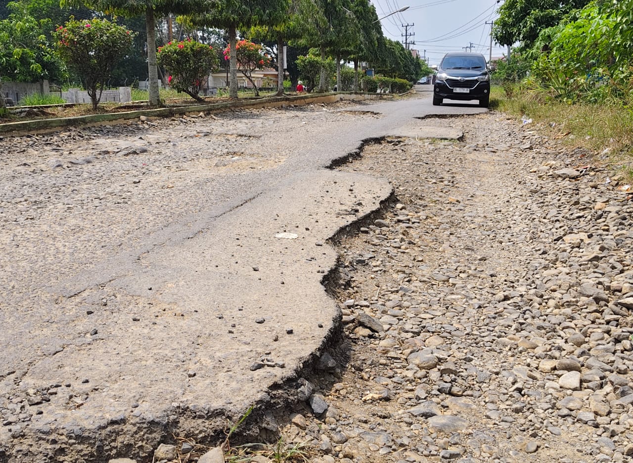 Jalan Lingkar Kota Kotabumi Selatan Rusak Parah, Perbaikan Segera Dilaksanakan Tahun 2025