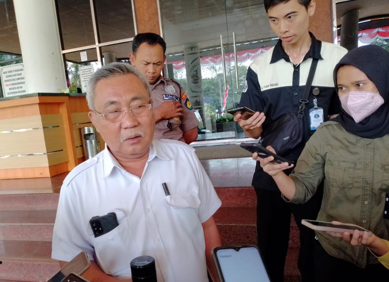 Keluar Dari Rapat Darurat, Prof. Syukri Ungkap Sedikit Bocoran Perihal Plt. Rektor Unila