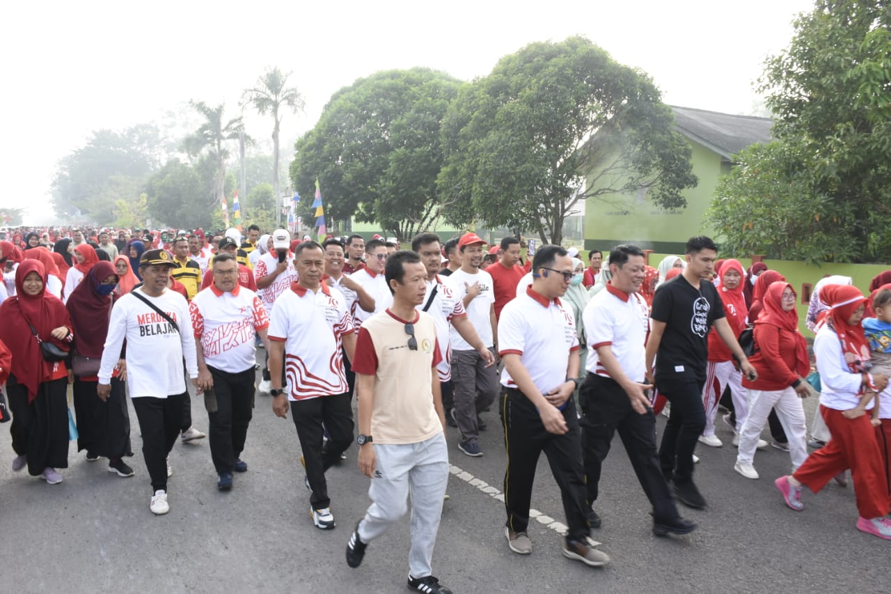 Rangkaian HUT RI Ke-79, Pemkab Tubaba Gelar Jalan Sehat