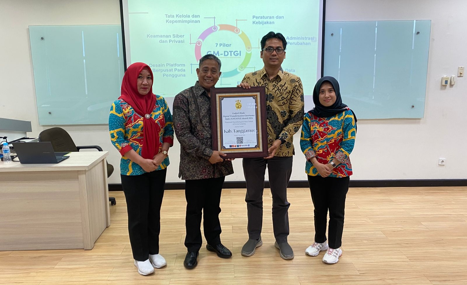 Kabupaten Tanggamus Raih Penghargaan GM-DTGI Awards 2024 Dari PKSI Departemen Akuntansi FEB UGM