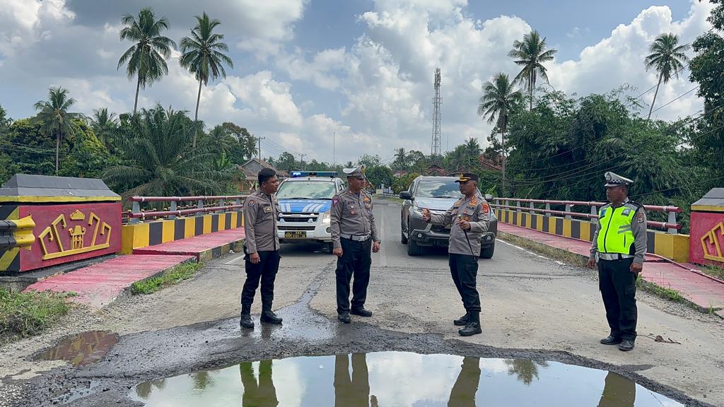 Hati-hati, Ada Jalan Berlubang di Jembatan Way Tahmi Jalinsum Waykanan