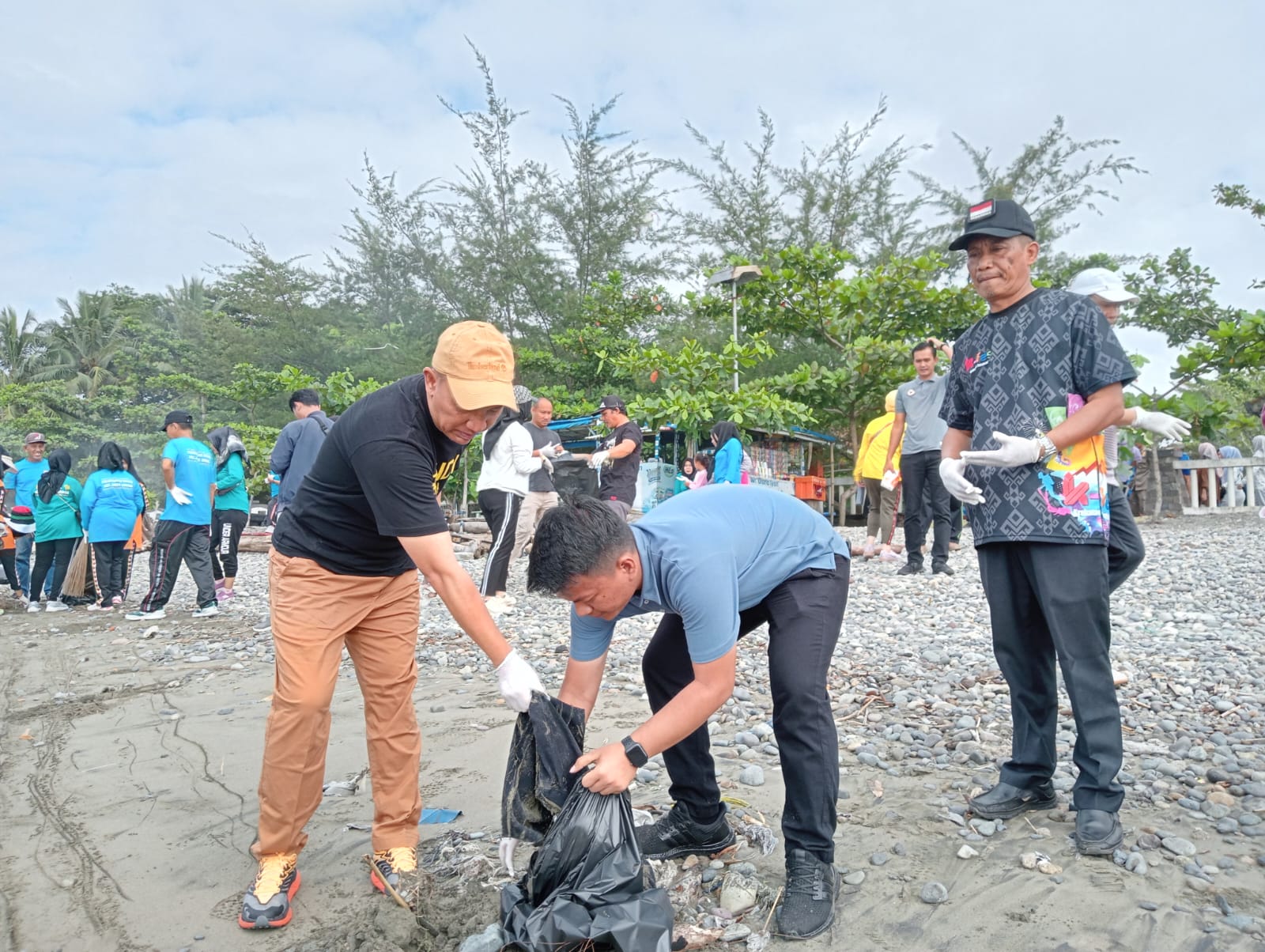 Pj Bupati Tanggamus: Jaga Pantai Agar Tetap Bersih