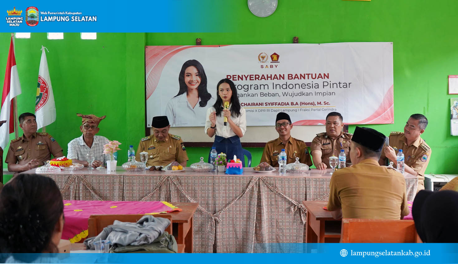 Wabup Syaiful Dampingi Legislator Serahkan Bantuan di Lampung Selatan