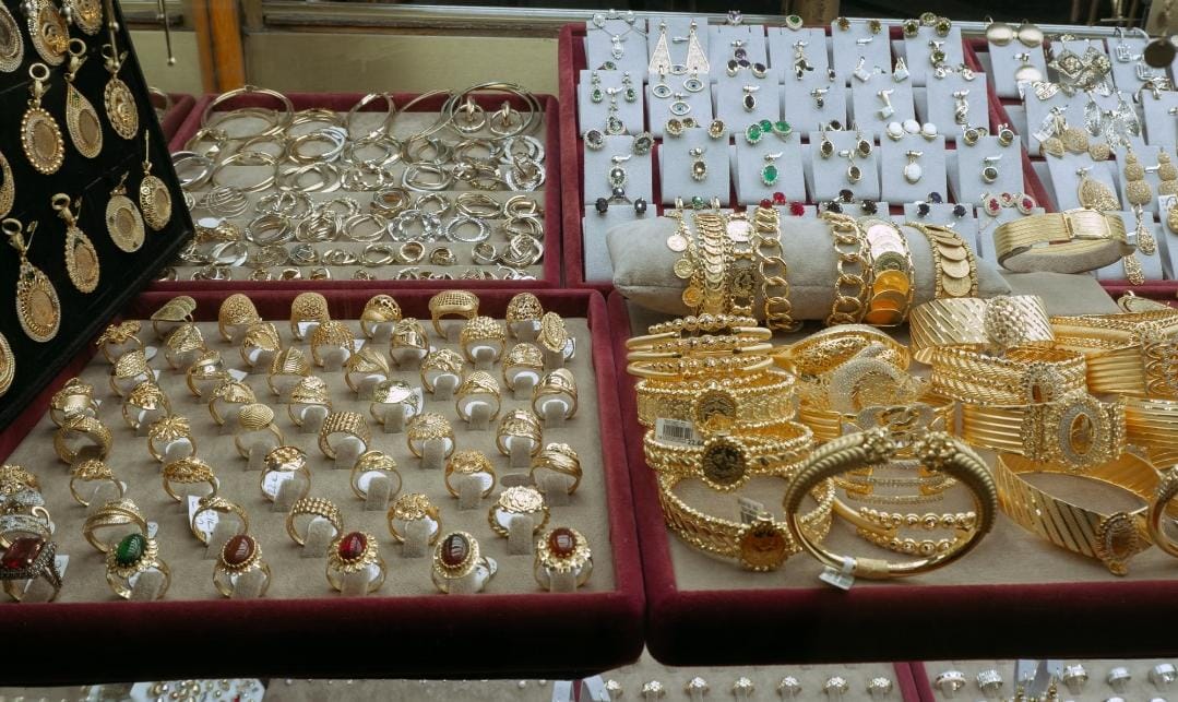 Harga Emas Antam di Logam Mulia Turun Tipis Jadi Rp2,599 Juta per Gram, Perak Justru Menguat