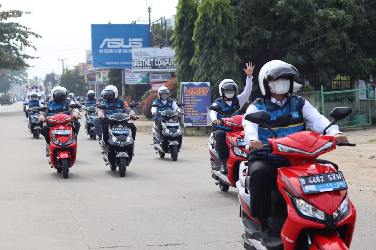 Asyik, Wali Kota Kendarai Motor Listrik Keliling Metro