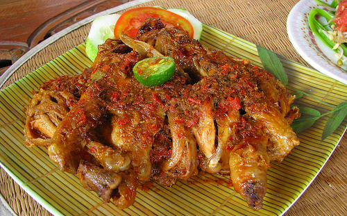 Cuma Tahu Ayam Betutu? Ini Makanan Khas Bali yang Recomen untuk Dicoba