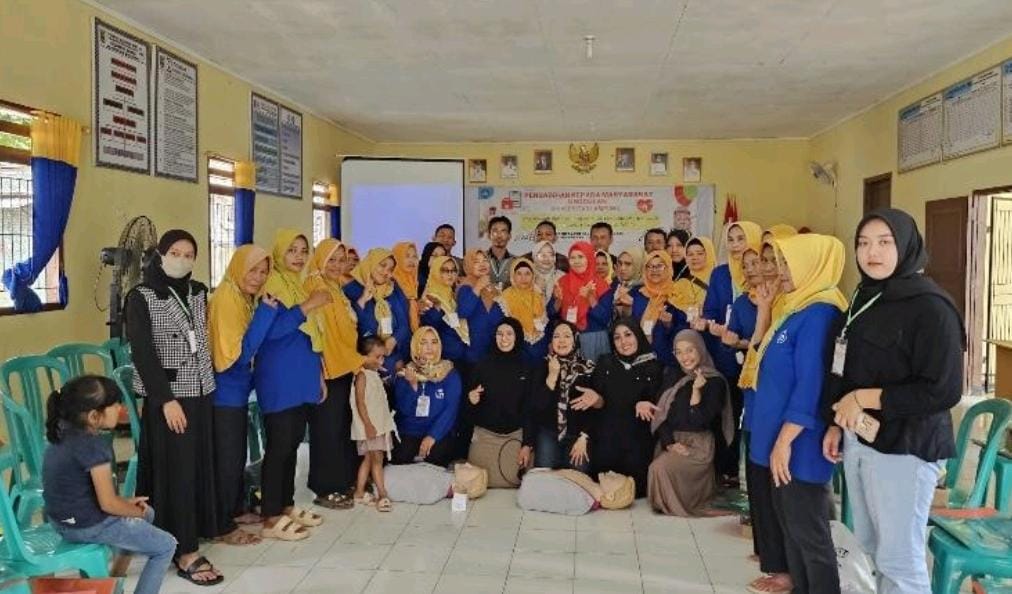 Tim PKM Dosen Fakultas Kedokteran Unila Jelaskan Pentingnya BHD di Desa Cipadang Pesawaran 