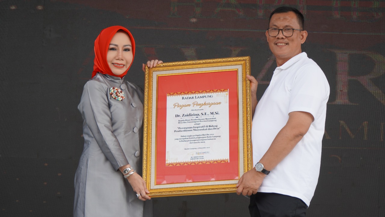 Perempuan Inspiratif, Zaidirina Peroleh Penghargaan Radar Lampung Award 2022
