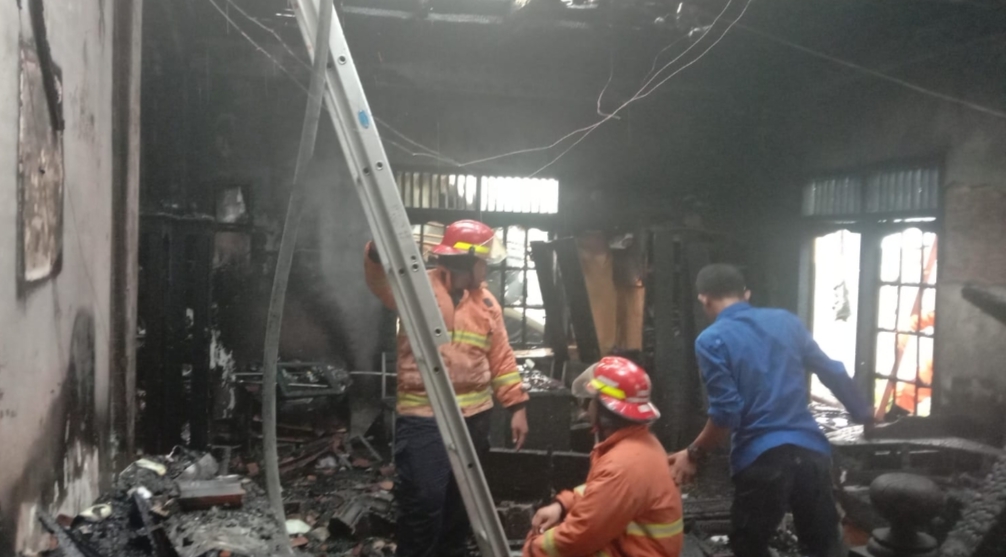 Tahun Baru 2024, Kebakaran Rumah Terjadi di Bandar Lampung, Diduga Penyebab Dari  Kabel di Atas Plafon Rumah