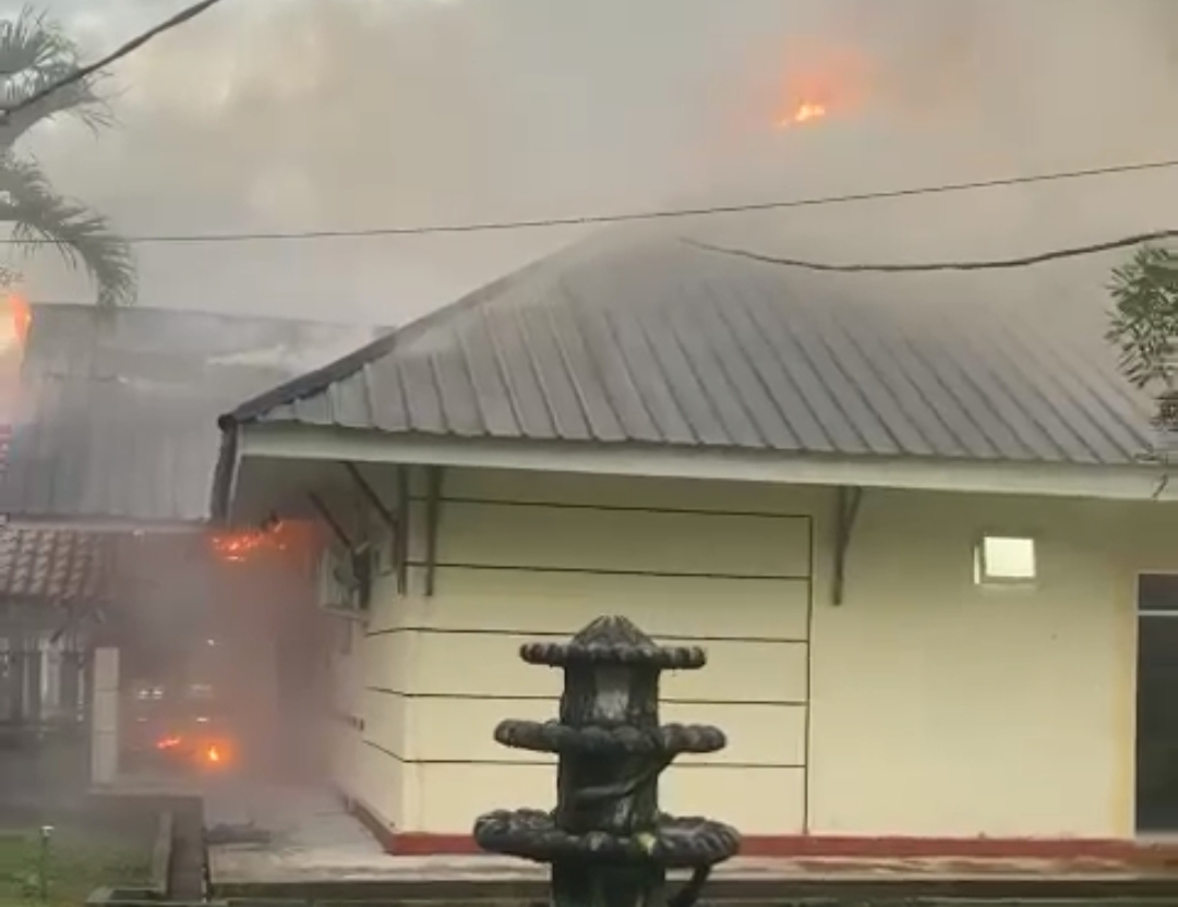Jelang Berbuka Puasa, Satu Gedung RSUDSR Lamteng Terbakar
