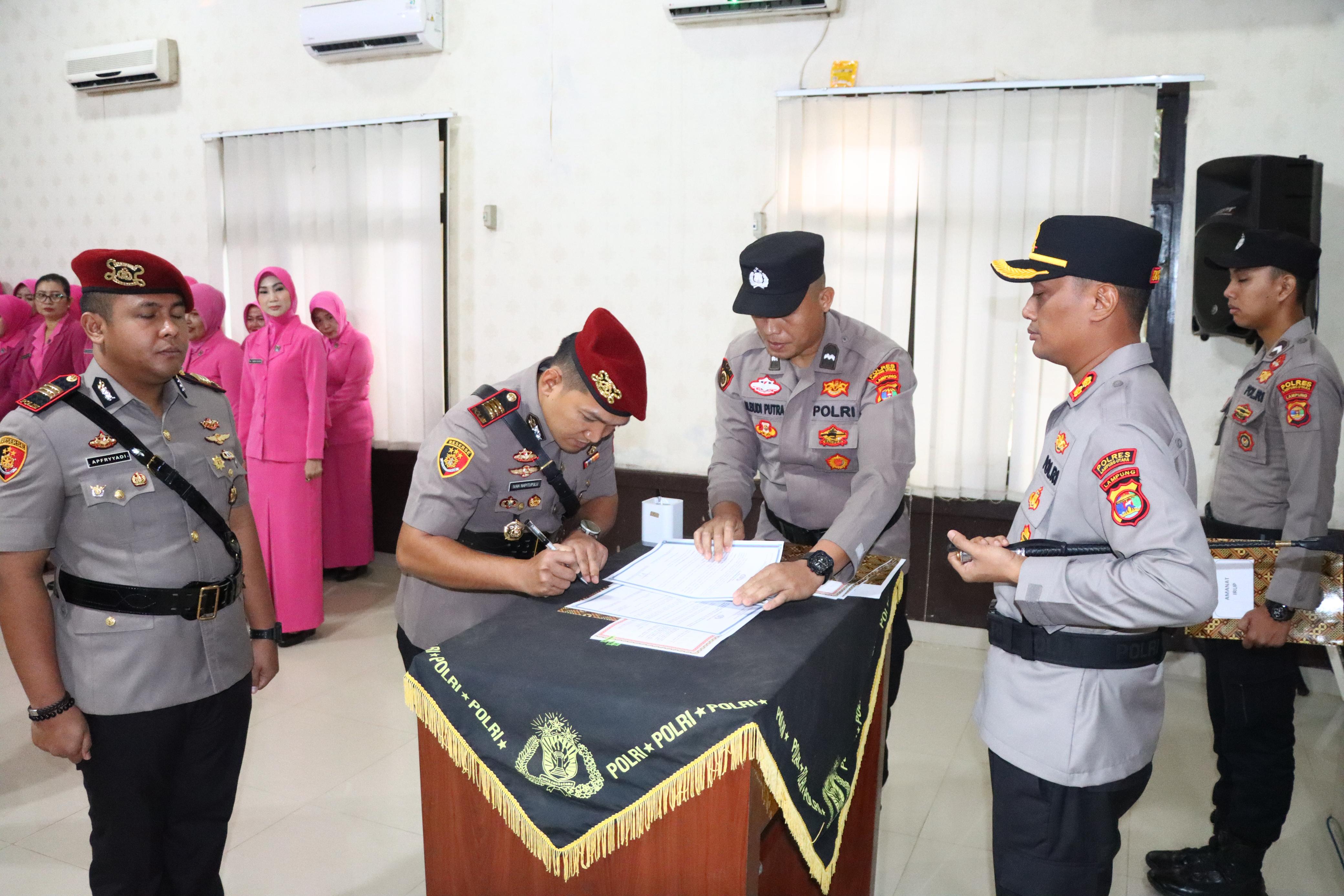 Dua Pejabat Polres Lampura Berganti, Kapolres Pimpin Sertijab