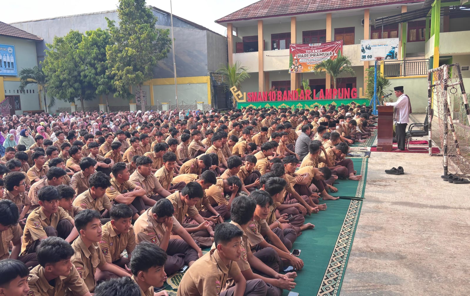 PTM Kembali, 300 Ribu Siswa-Guru Lampung Serentak Istisqa Hadapi Abu Vulkanik