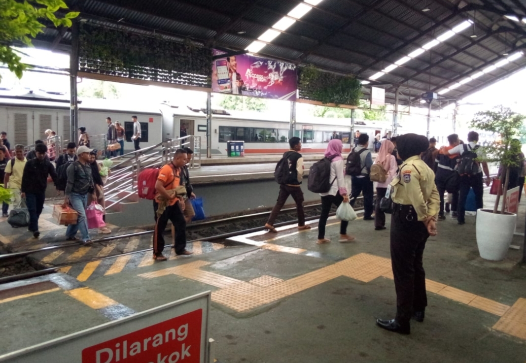 Bahaya Rokok Dalam Prespektif Kesehatan   Pada Transportasi Publik Kereta Api