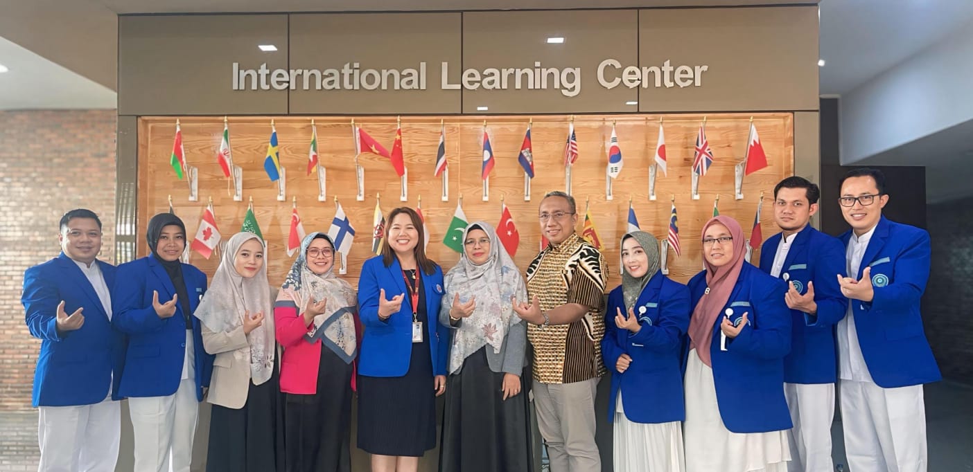 Mahasiswa S2 Keperawatan Fakultas Kesehatan Umpri Lampung Kunjungan Akademik ke Thailand 