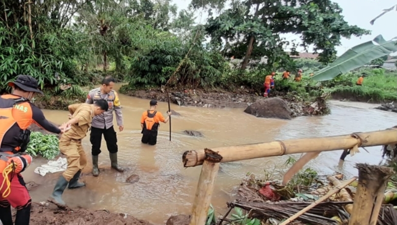 Telusuri Aliran Sungai Seputaran Hajimena Lampung Selatan, Pencairan Batita Rajabasa Pemuka Hanyut Berlanjut