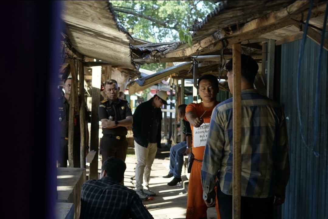 Peragakan 27 Adegan, Rekonstruksi Pembunuhan di Pasar Bandar Agung Ungkap Dua Luka Tusukan pada Korban