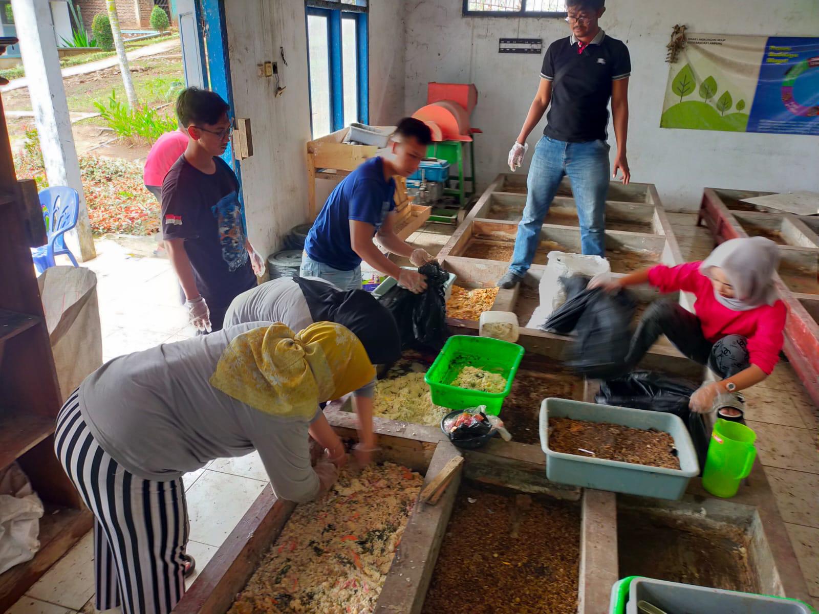 Polinela Berdayakan Koperasi Ragom Maju Jejama Kemiling Lewat Budidaya Maggot