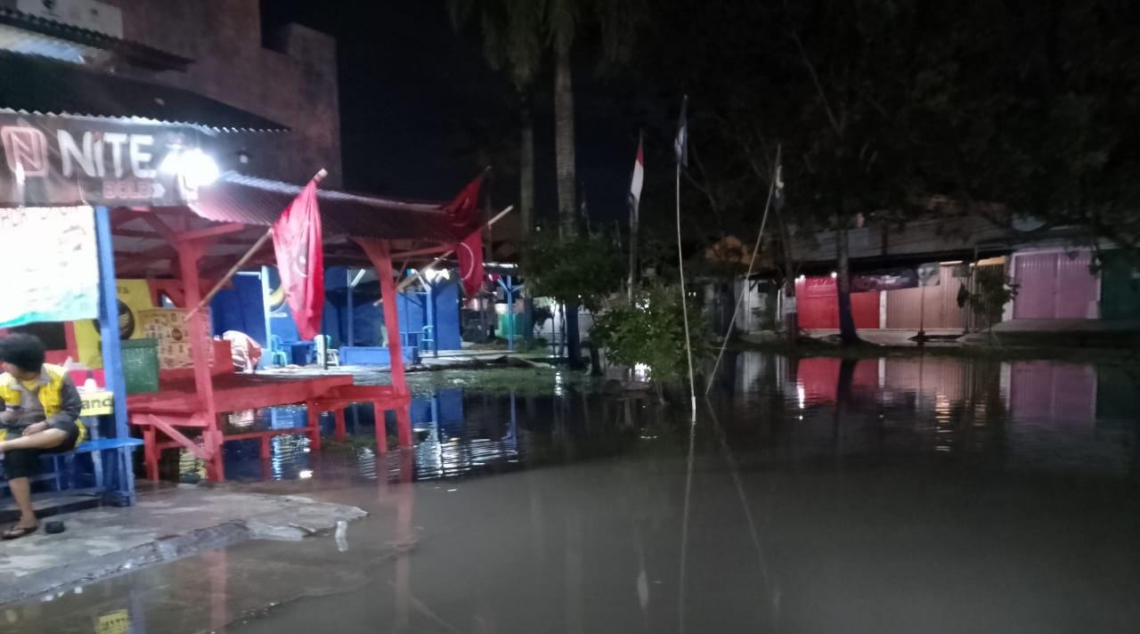 Hujan Guyur Bandar Lampung Sejak Sore, Wilayah Tanjung Senang Terendam Banjir