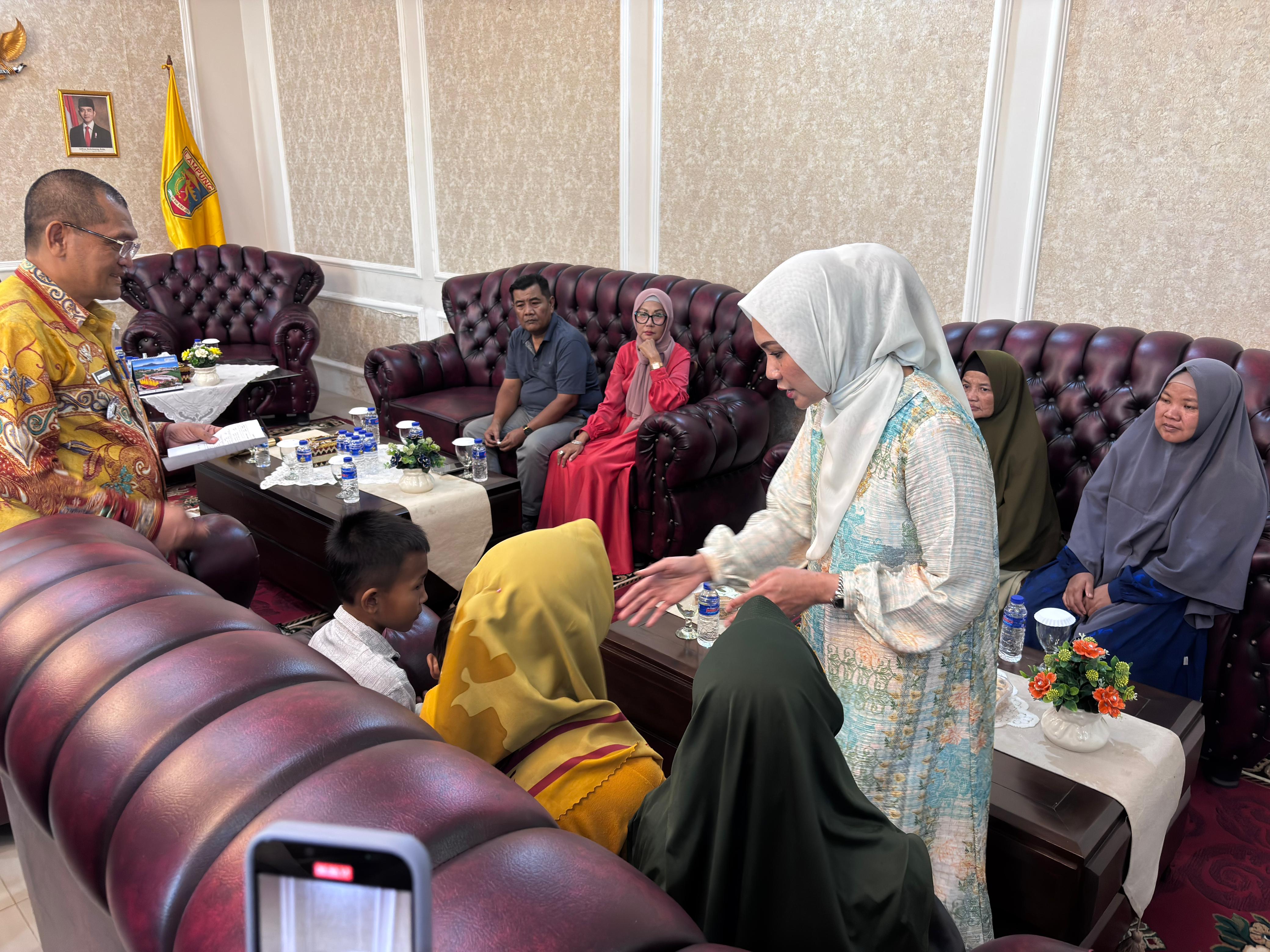 Pemprov Lampung Beri Santunan Rp10 Juta Bagi Keluarga Korban Kebakaran Terra Drone 