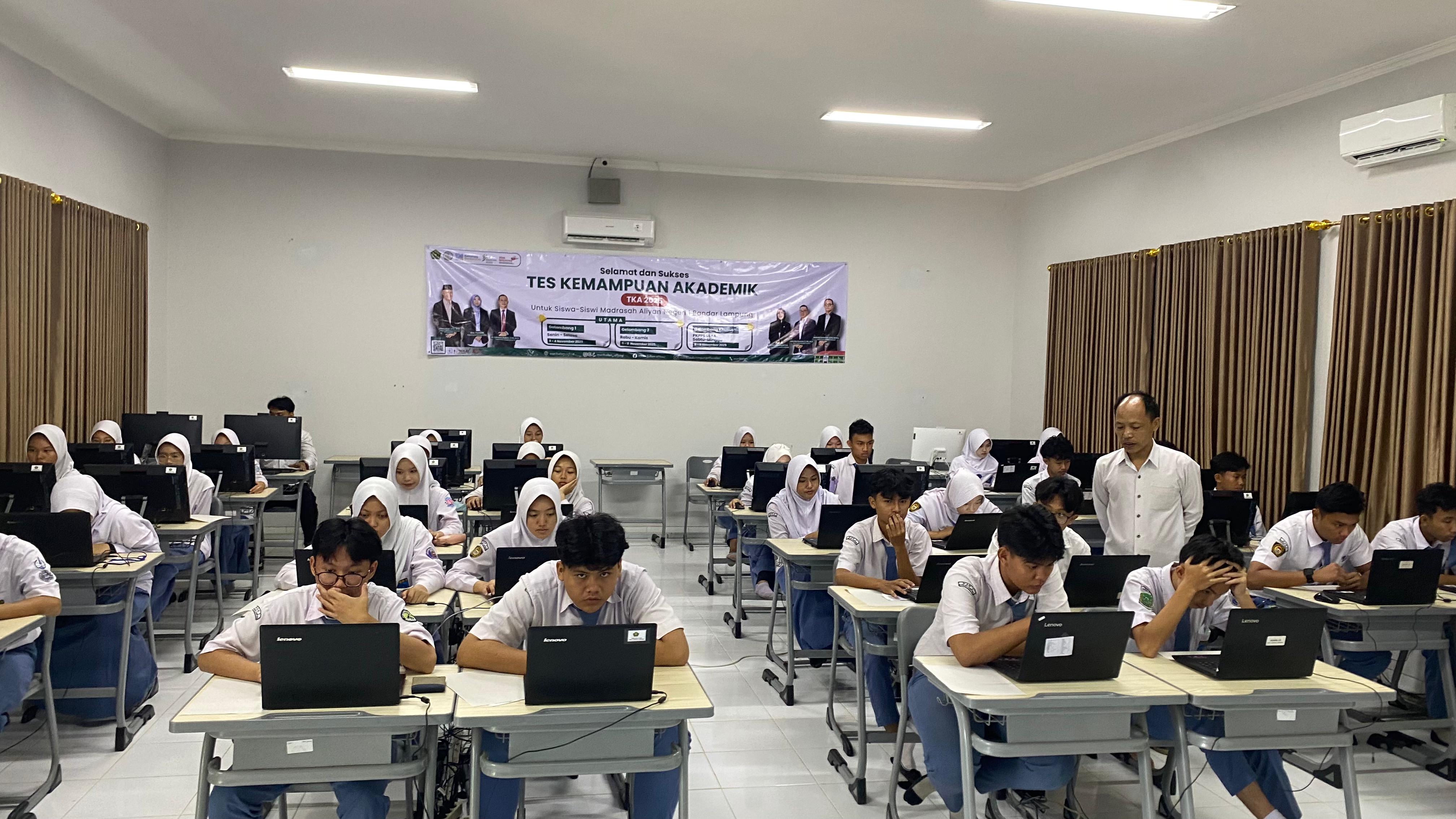 Dibalik Tantangan Perdana Pelaksanaan TKA, Siswa MAN 1 Bandar Lampung Optimis Raih PTN Yang Diimpikan 