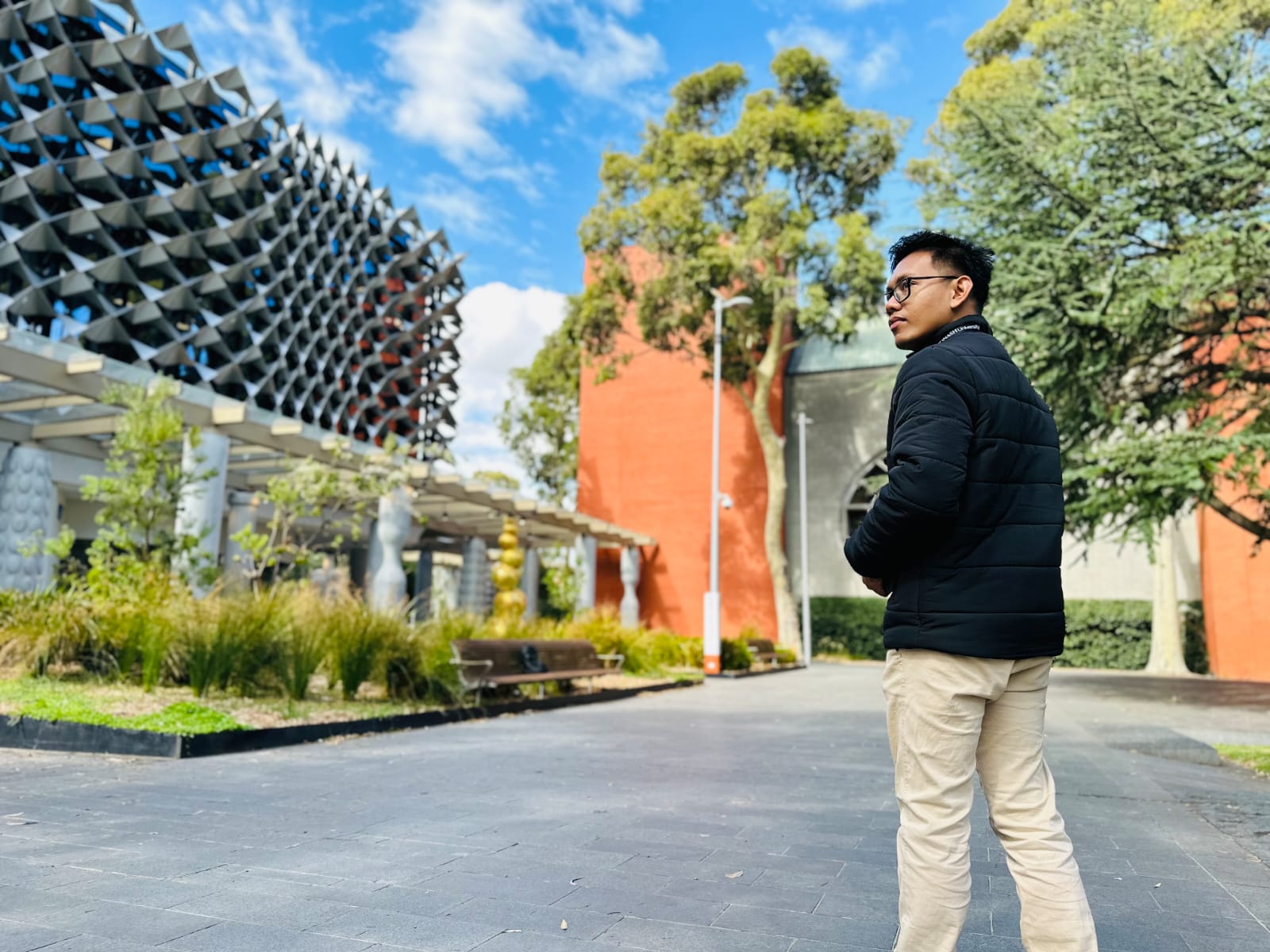 Dosen UTI Lanjutkan Sekolah ke Monash University Australia