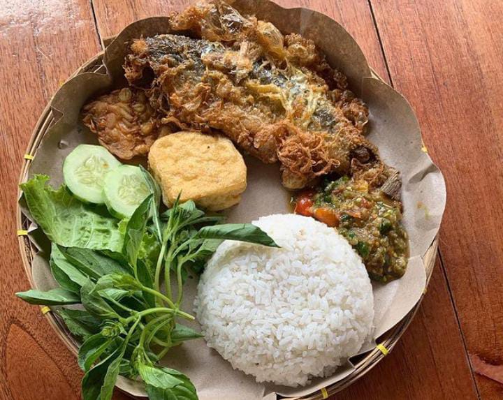 Yuk Cobain! 4 Rekomendasi Pecel Lele Terkenal di Bandar Lampung