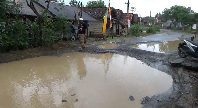 Banyak Jalan Rusak, Pemkab Way Kanan Hanya Mampu Lanjutkan Perbaikan Jalan Rebang Tangkas