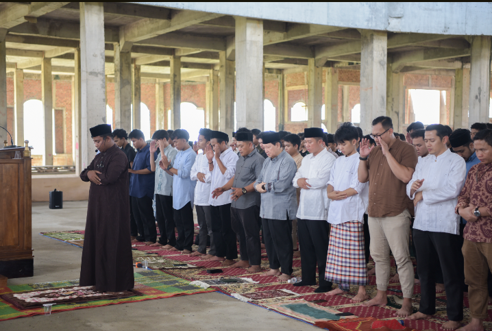 Salat Jumat Perdana di Masjid Al Hijrah, Rektor Teknokrat Ajak Masyarakat Muslim Memakmurkan Masjid