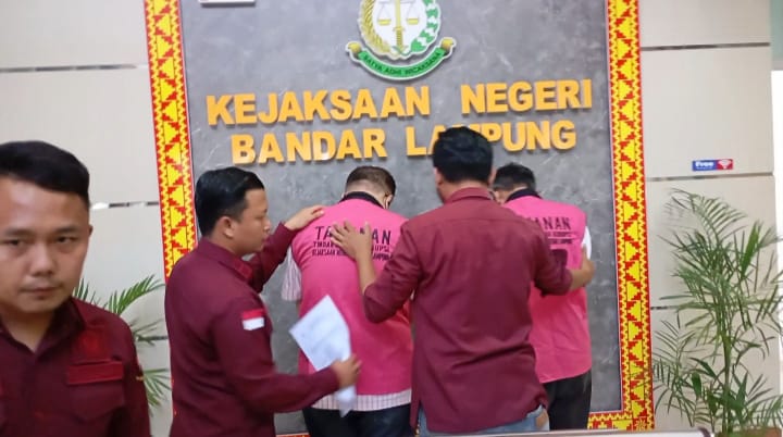 Buntut Kasus Korupsi Retribusi, Dirut dan Pengelola Pasar Gudang Lelang Ditahan 