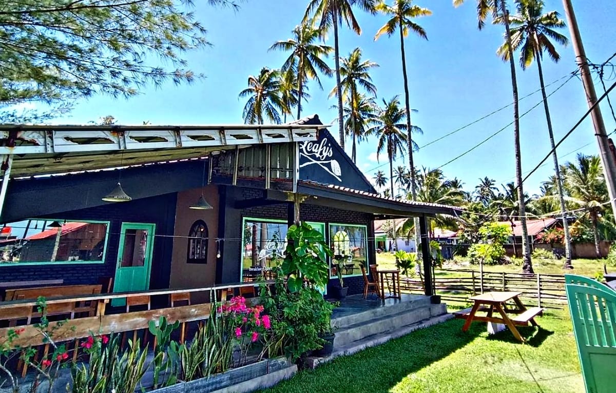 Leafy's Cafe & Surf Shop, Rekomendasi Cafe View Laut di Krui yang Bisa Jadi Tempat Nongkrong Seru