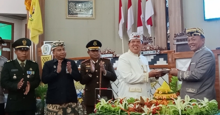 HUT Ke-25 Lampung Timur, Warga Beri 'Kado' Ini