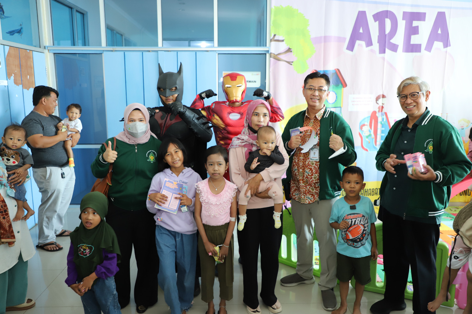 Peringatan Hari Anak Nasional 2024, Iron Man dan Batman Hibur Anak-anak di RSUDAM
