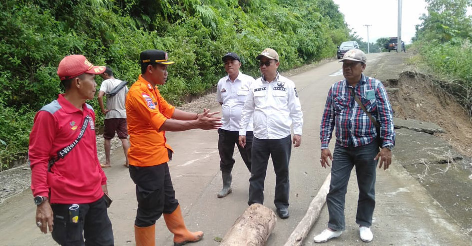 Tim BPBD Tanggamus Assessment Bencana Banjir dan Longsor di Kecamatan Kelumbayan 