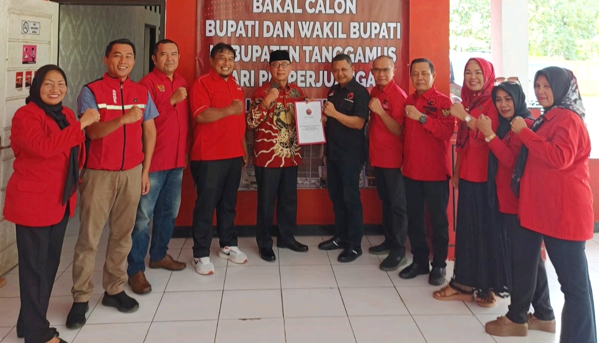 Ketua DPRD Tanggamus Lampung Ambil Berkas Bacalon Wakil Bupati, di DPC PDIP