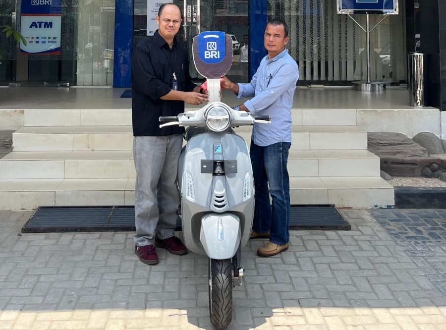 BRImo Bawa Berkah, Nasabah BRI Unit Brabasan Mesuji Dapat Hadiah Vespa Primavera