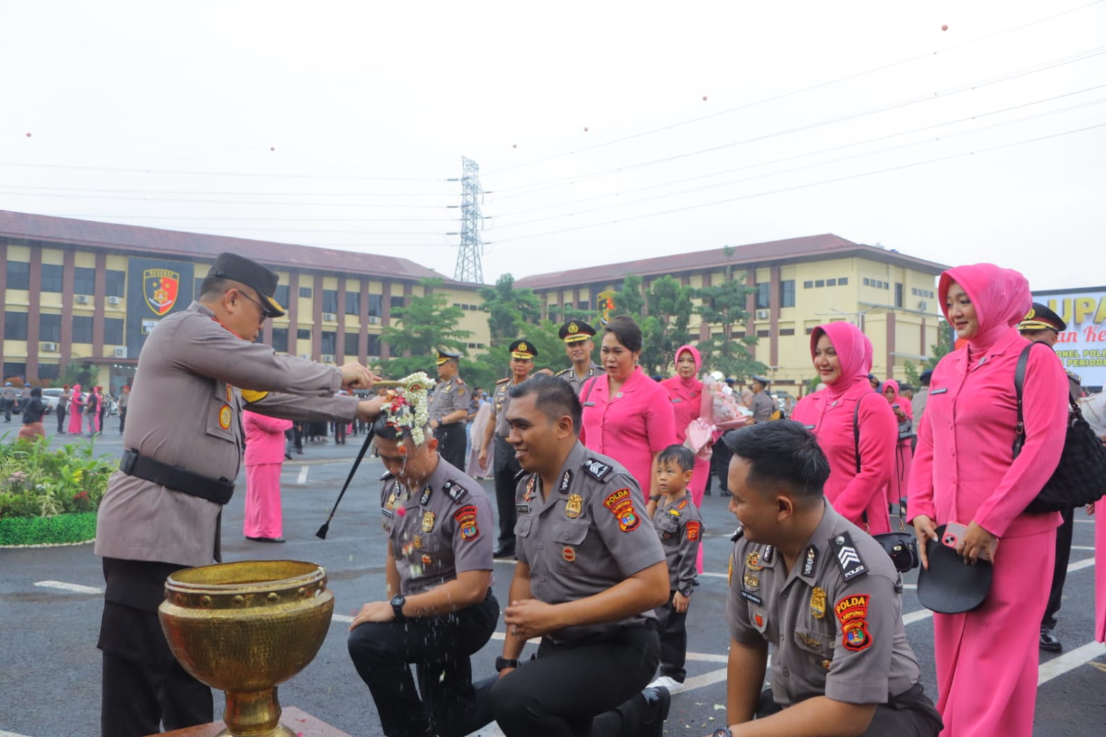 Kapolda Lampung Kukuhkan 290 Personel Polda Lampung dan ASN Naik Pangkat